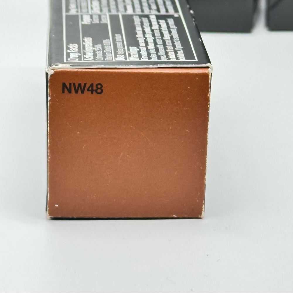 NW48 Old Formula Studio Fix Fluid SPF 15 Broad Spectrum Brand New in Box - Picture 2 of 2